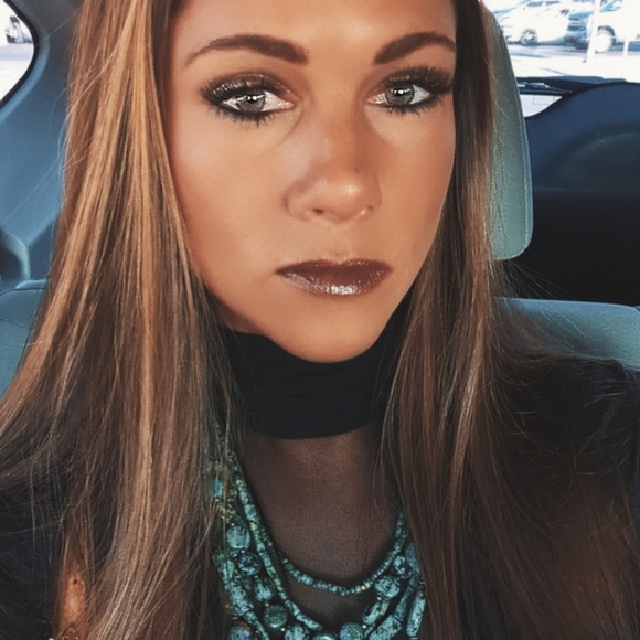 Meet your Posher, Stephanie - Picture 4 of 5